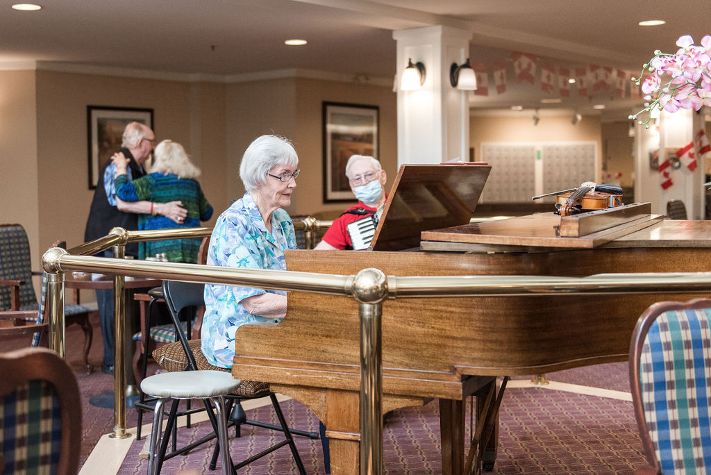 Seniors at a South Surrey White Rick Retirement Living Community